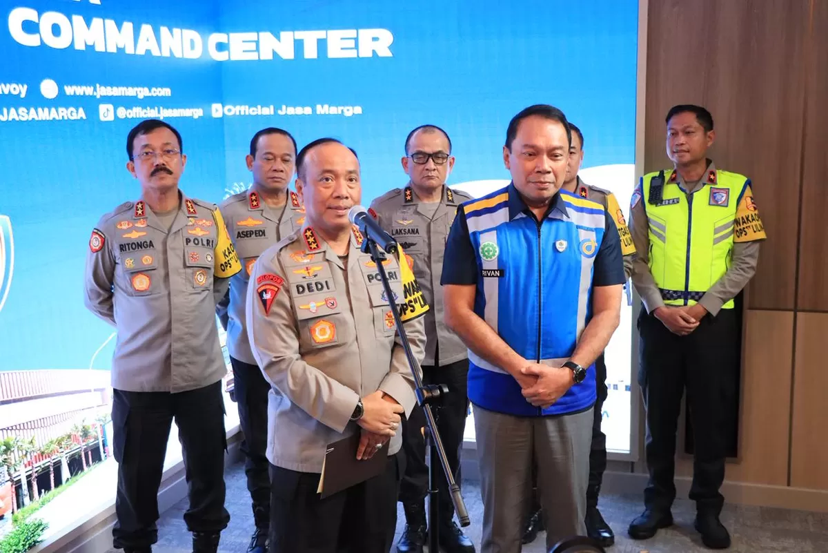 Wakapolri Komjen Pol. Dr. Dedi Prasetyo melakukan monitoring arus lalu lintas libur Nataru di Command Center Tollroad Jasa Marga, Jatiasih, Bekasi Kota, Jumat (2/1/2026) siang. (f: Ist)