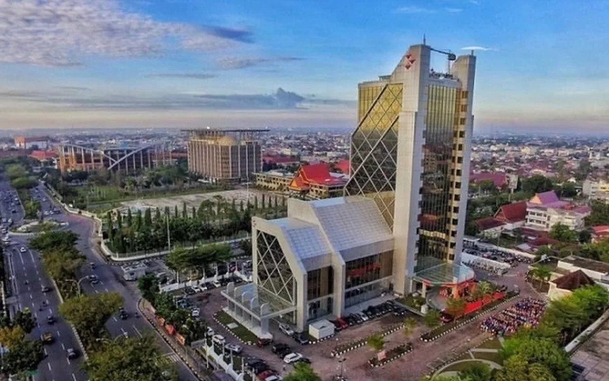 Bank Riau Kepri Syariah, salah satu badan usaha milik daerah (BUMD) Pemerintah Provinsi Riau. (f: internet)