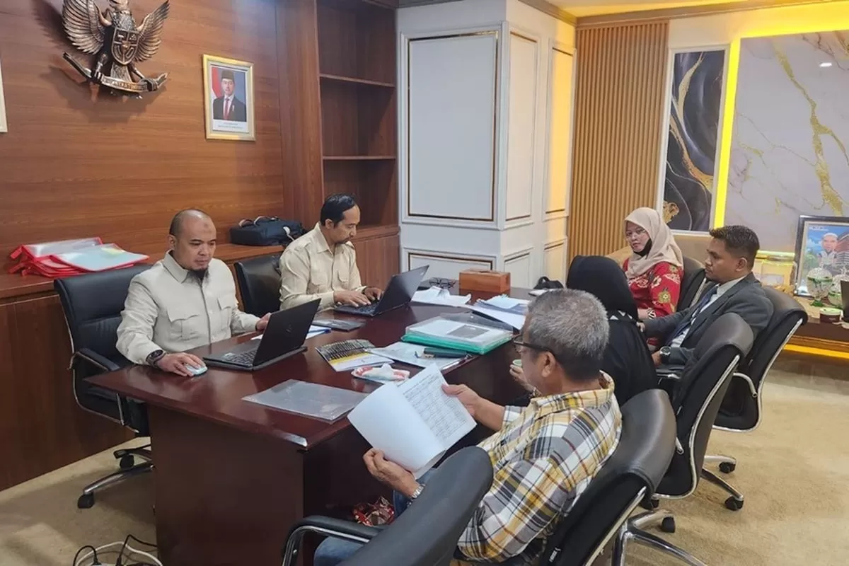 Kemenhaj saat menangani aduan soal penyelenggaran haji dari masyarakat.(f: Dok Kemenhaj/kompas.com)