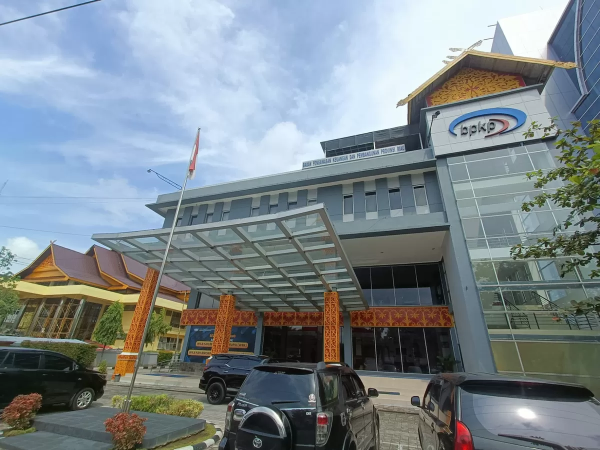 Gedung Badan Pengawasan Keuangan dan Pembangunan (BPKP) Perwakilan Riau. (f: internet)