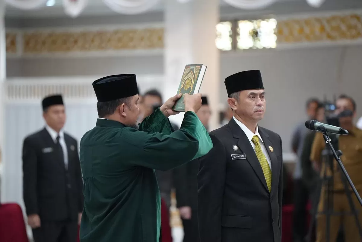Pelantikan pejabat eselon II Pemprov Riau. (f: Ist)