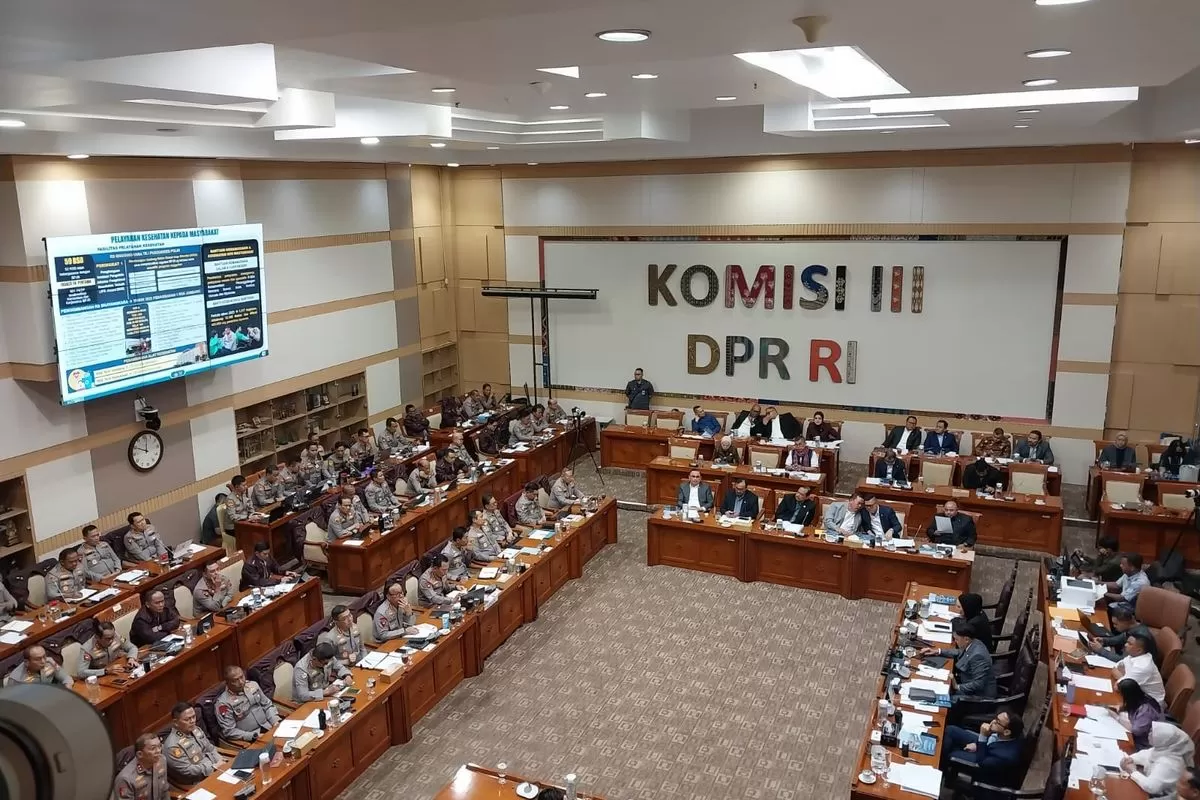 RDP Komisi III DPR bersama Kapolri Jenderal Listyo Sigit Prabowo di Kompleks Parlemen, Jakarta, Senin (26/1/2026). (f: kompas.com)