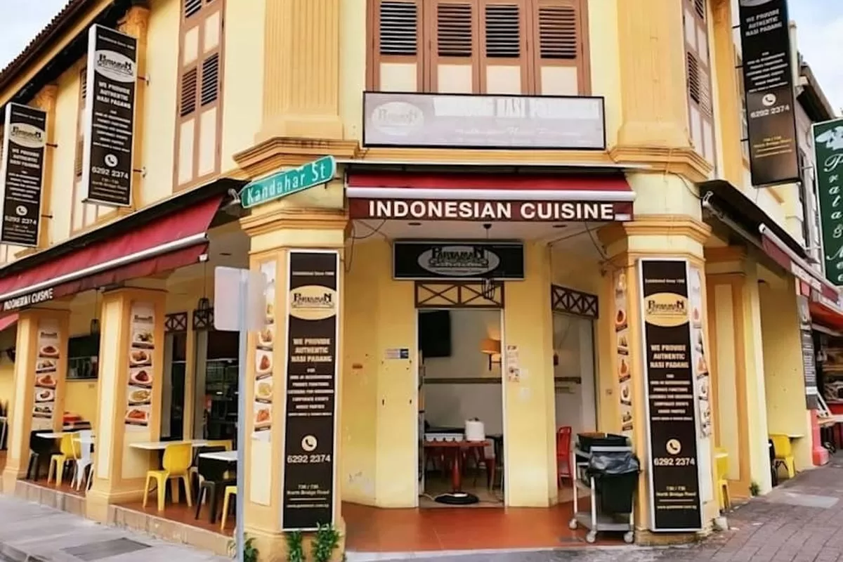 Warong Nasi Pariaman di Singapura. (f: kompas.com)