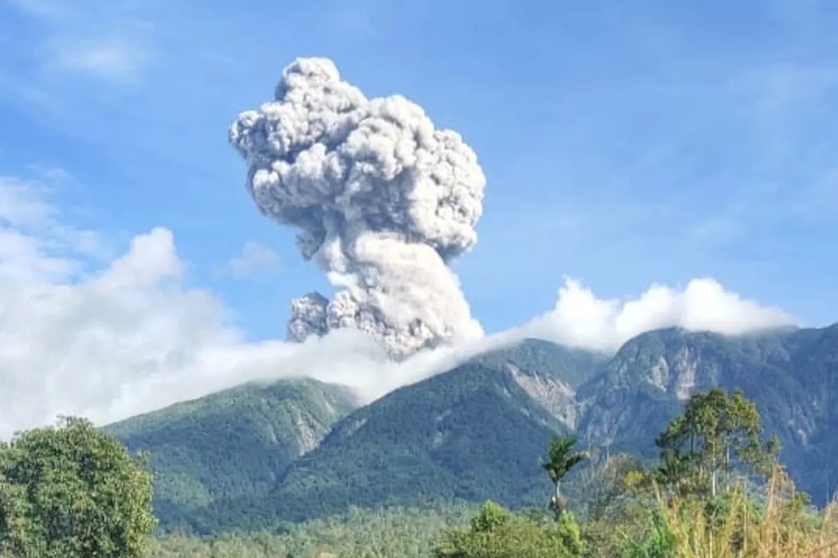 Ilustrasi Gunung Marapi. (f: kompas.com) 