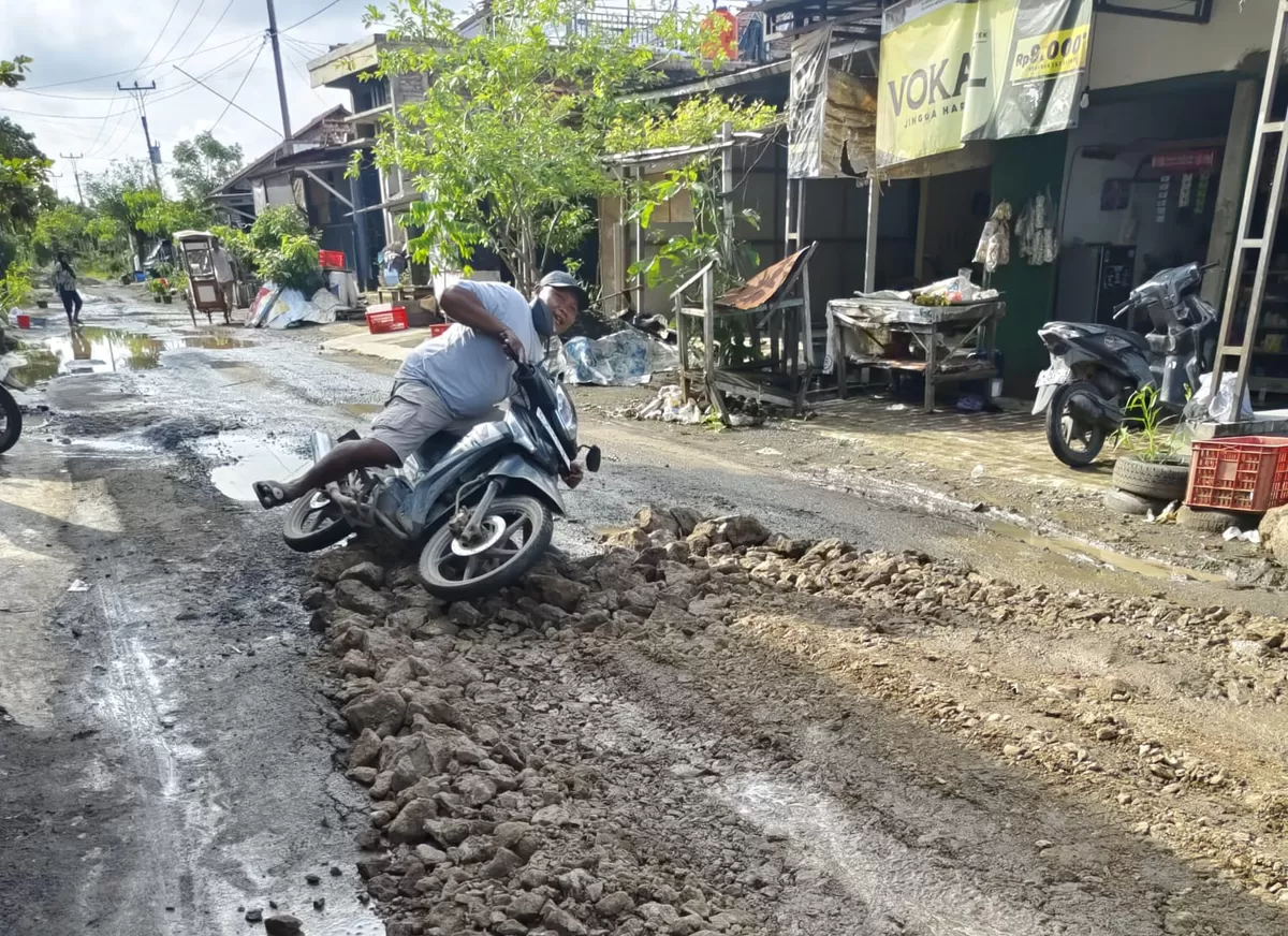 Beginilah kondisi infrastruktur di Kabupaten Pemalang, Jateng. (f: Ist)