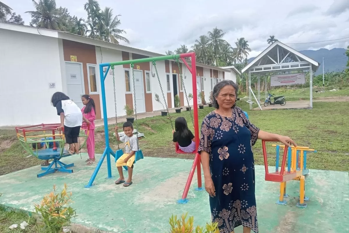 Eli hermita penyintas bencana sumatera di Padang Pariaman, Sumatera Barat saat ditemui di hunian sementara, Selasa (17/2/2026). (f. kompas.com)