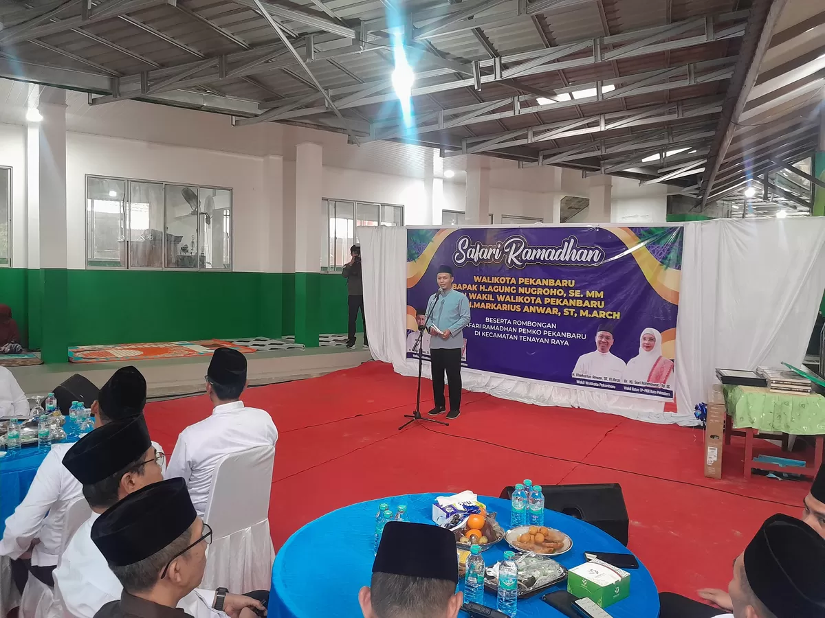 Wako Agung Nugroho saat memimpin Tim Safari Ramadhan Pemko Pekanbaru mengunjungi Masjid Baitul Amanah Perumahan Bukit Barisan, Kamis (19/02/2026). (f: Ist)