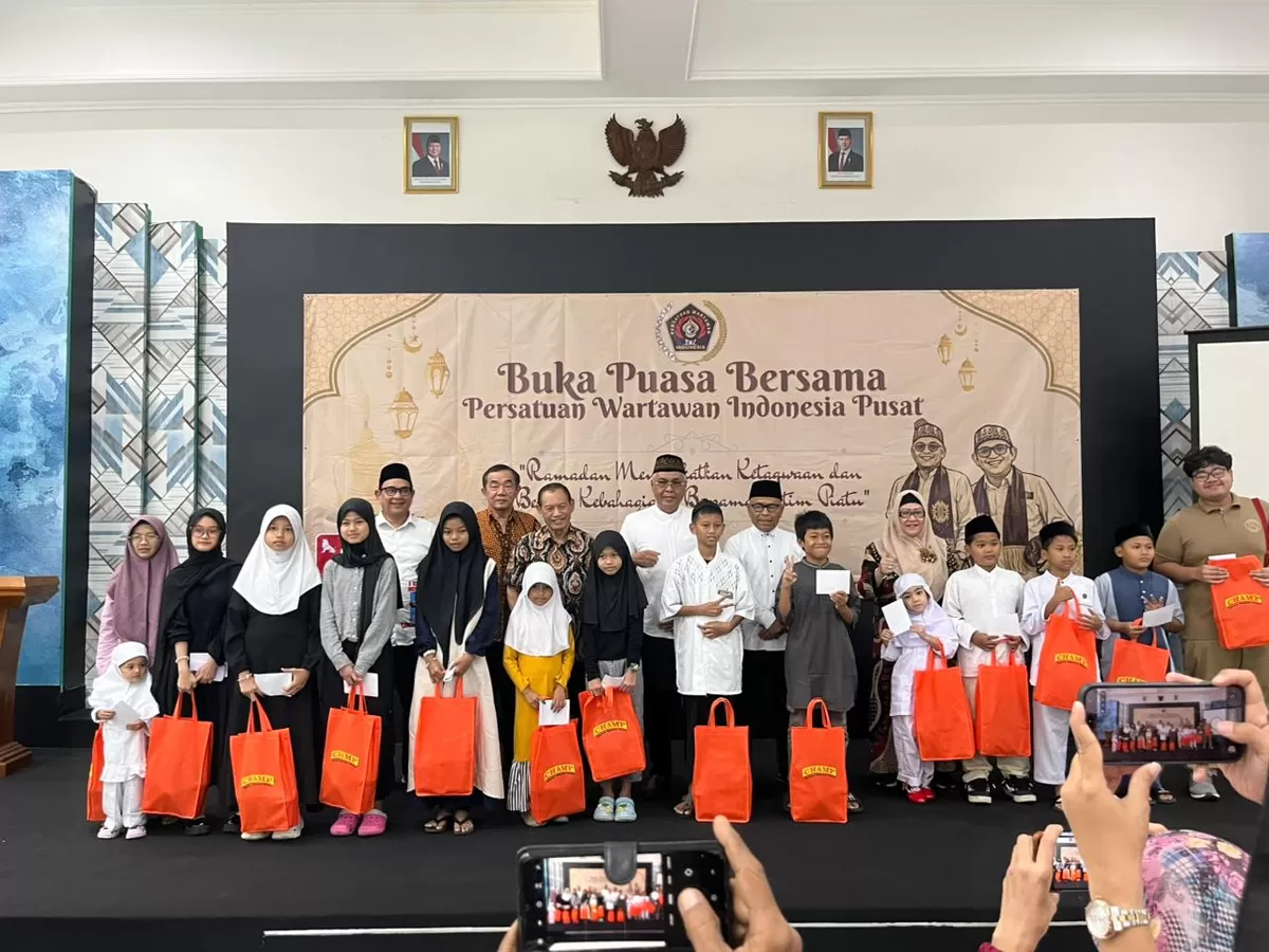 PWI Pusat menggelar kegiatan Buka Puasa Bersama dan Santunan Yatim Piatu di Hall Dewan Pers, Jakarta Pusat, Senin (23/2/2026). (f: Ist)