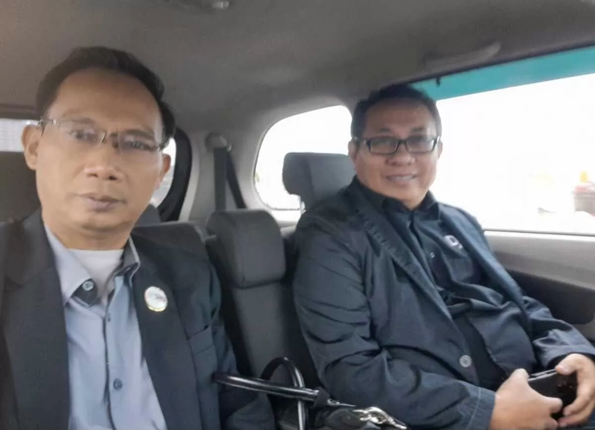 Ketua Umum SMSI Pusat Firdaus (kanan) dan Sekjen SMSI, Makali Kumar. (f: istimewa)  &nbsp;