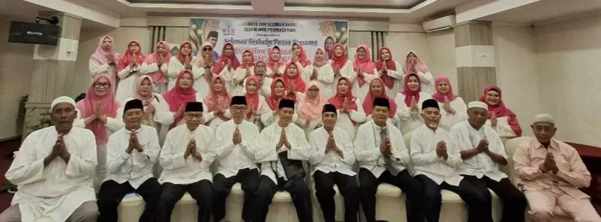 Foto bersama usai berbuka.