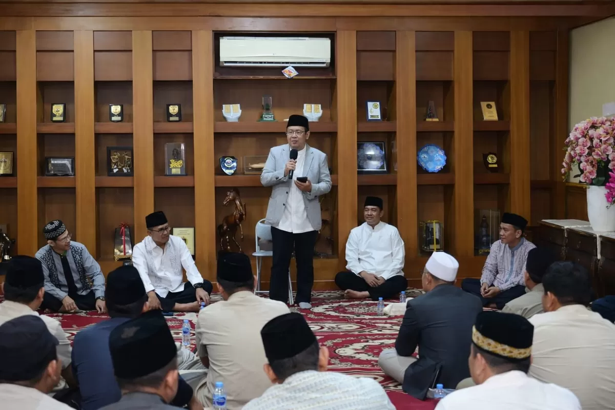 Prof. KH. Achmad Tjachja Nugraha memimpin refleksi Nuzulul Quran menekankan pentingnya ilmu dan akhlak sebagai fondasi peradaban umat. (f: istimewa)
