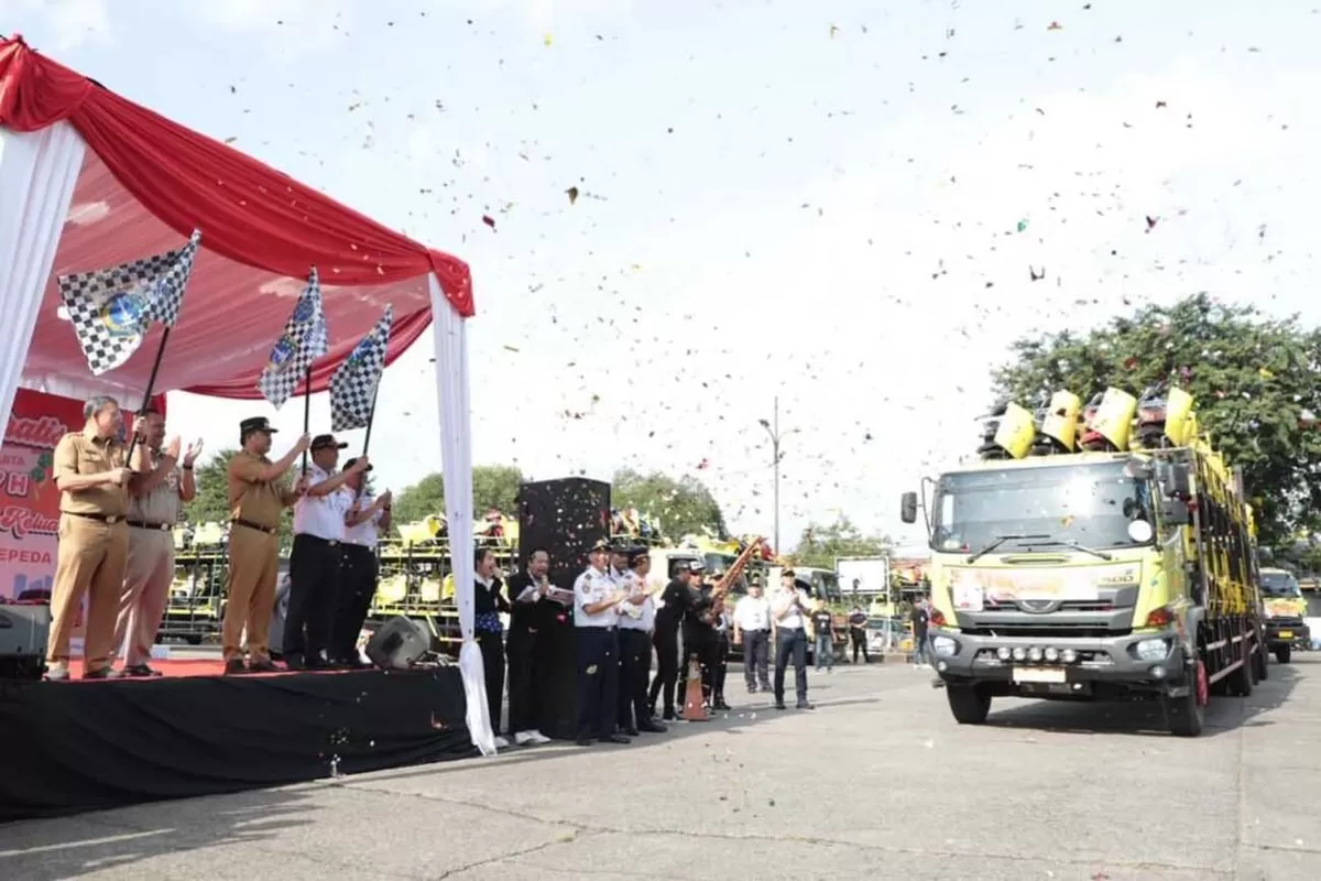Wakil Wali Kota Jakarta Timur, Kusmanto, melepas 388 motor pemudik dalam Program Mudik Gratis Pemprov DKI di Terminal Pulogadung, Senin, 16 Maret 2026. (f: istimewa)