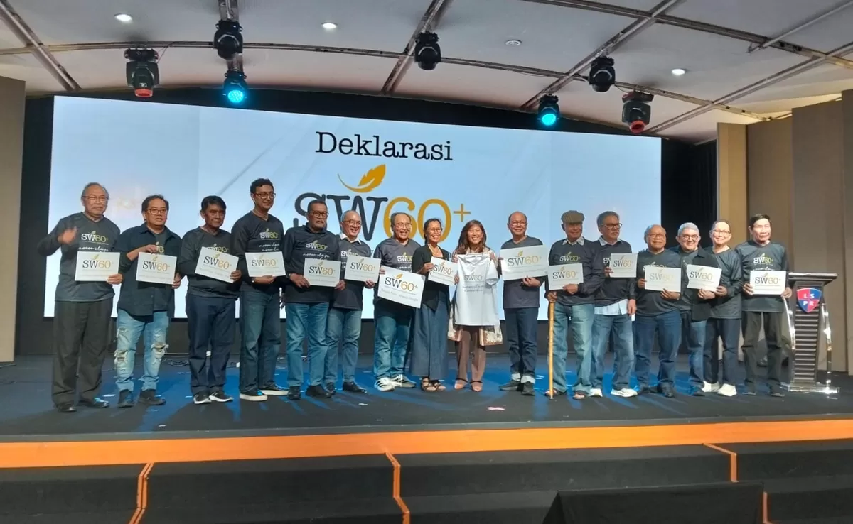 Menteri Komunikasi dan Digital Meutya Hafid foto bersama para pendiri dan pengurus Serikat Wartawan Senior Indonesia (SWSI).
