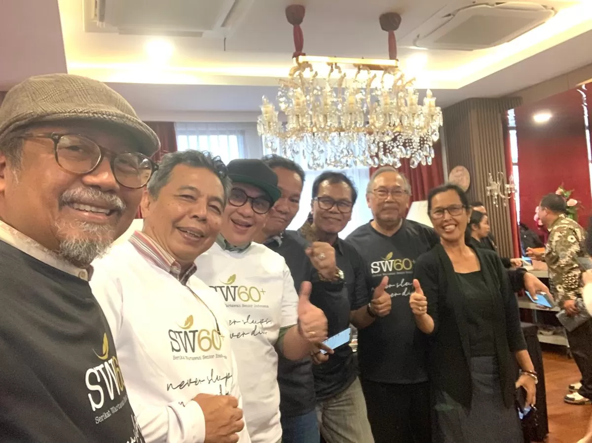 Zulmansyah Sekedang bersama para wartawan senior saat menghadiri deklarasi Serikat Wartawan Senior Indonesia (SWSI), di Jakarta, pada Jumat, 17 April 2026. (f: Ist)