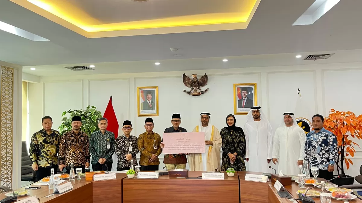 Pemerintah Uni Emirat Arab melalui Zayed Foundation menyerahkan bantuan kepada jemaah haji Indonesia tahun 1447 H/2026 M. (f: Ist)