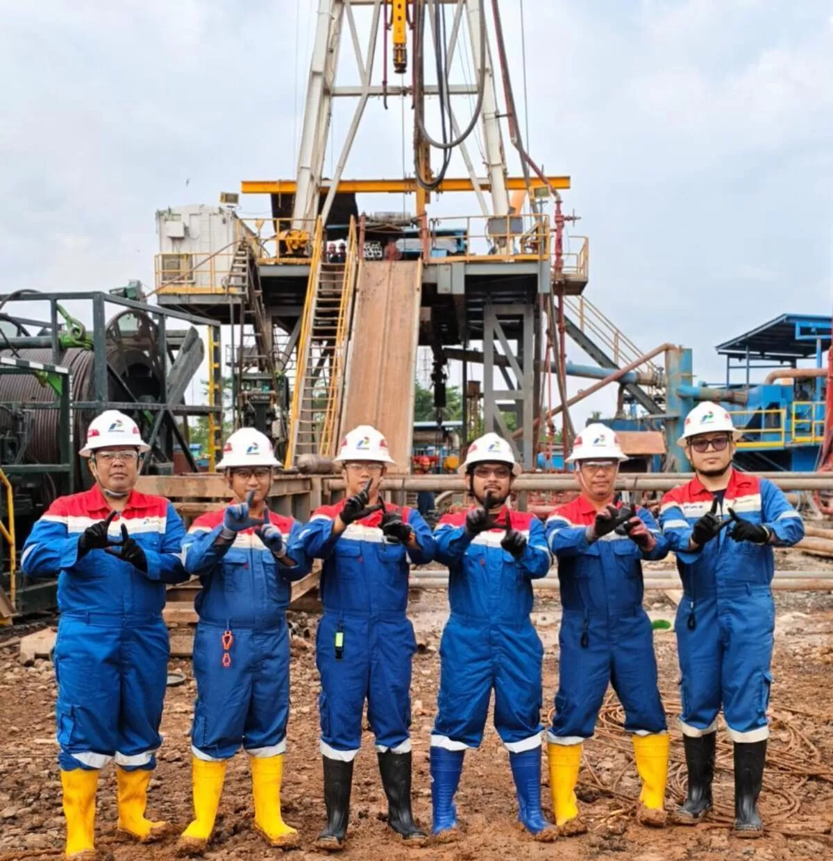 Foto yang dikirim Kepala SKK Migas Djoko Siswanto terkait keberhasilan pemboran sumur pengembangan MJ-169 yang diklaim mampu memproduksi 1.600 barel minyak per hari. 