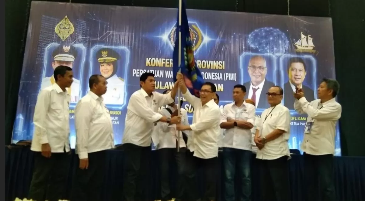 Prosesi pengukuhan Suwardi Thahir sebagai Ketua PWI Sulsel periode 2026&ndash;2031, Selasa (2/6/2026). (f: Ist)