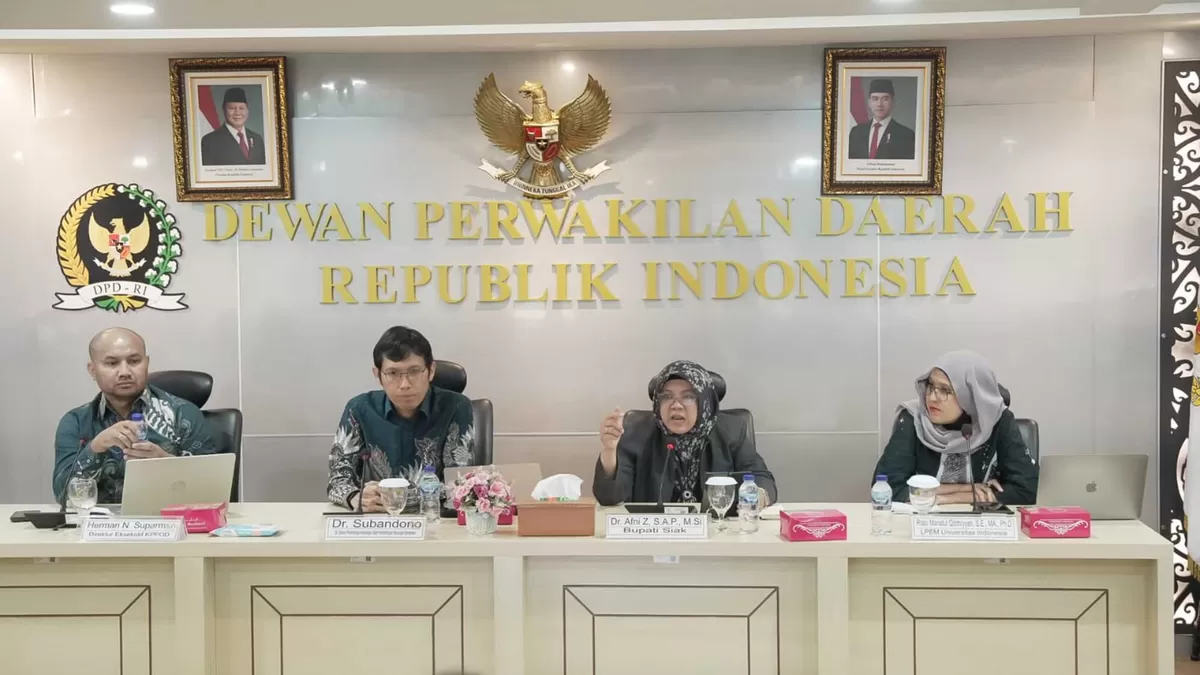 Bupati Siak Afni saat menjadi narasumber dalam FGD Seri II yang digelar Pusat Perancangan dan Kajian Kebijakan Hukum Sekretariat Jenderal DPD RI bersama BRIN, KPPOD, dan PSHTK UKSW, Rabu (3/6/2026). (f: Ist)