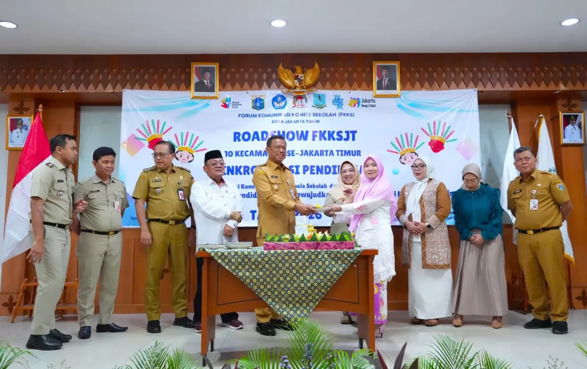 Wali Kota Administrasi Jakarta Timur, Munjirin, membuka kegiatan Sinkronisasi Kepala Sekolah dan Komite Sekolah serta SPMB TA 2026/2027. (f: Ist).