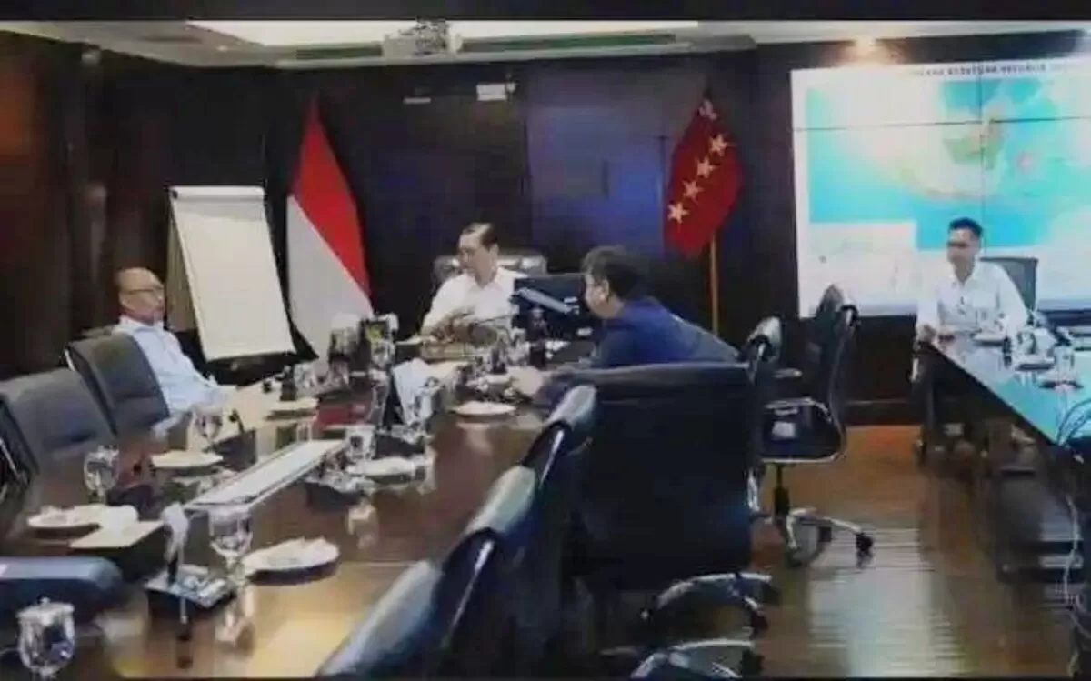 Beredar kabar pertemuan Chatib Basri dan Luhut Binsar Pandjaitan. Spekulasi bursa Menteri Keuangan kembali menghangat.   