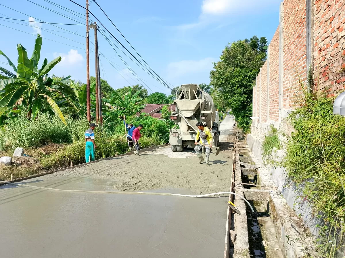 Perbaikan Jalan Kamboja II di RT 03, RW 02, Kelurahan Tobek Godang, Kecamatan Binawidya, Pekanbaru.&nbsp;(f: Ist)