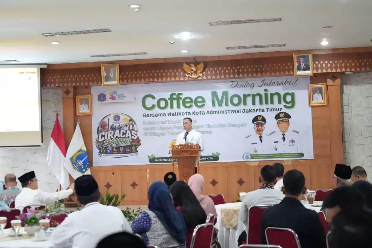 Sekko Administrasi Jakarta Timur, Eka Darmawan, membuka Coffee Morning dan Dialog Interaktif Kolaborasi Dunia Usaha di Aula Kecamatan Ciracas, Jumat (19/6/2026). (f: Ist)