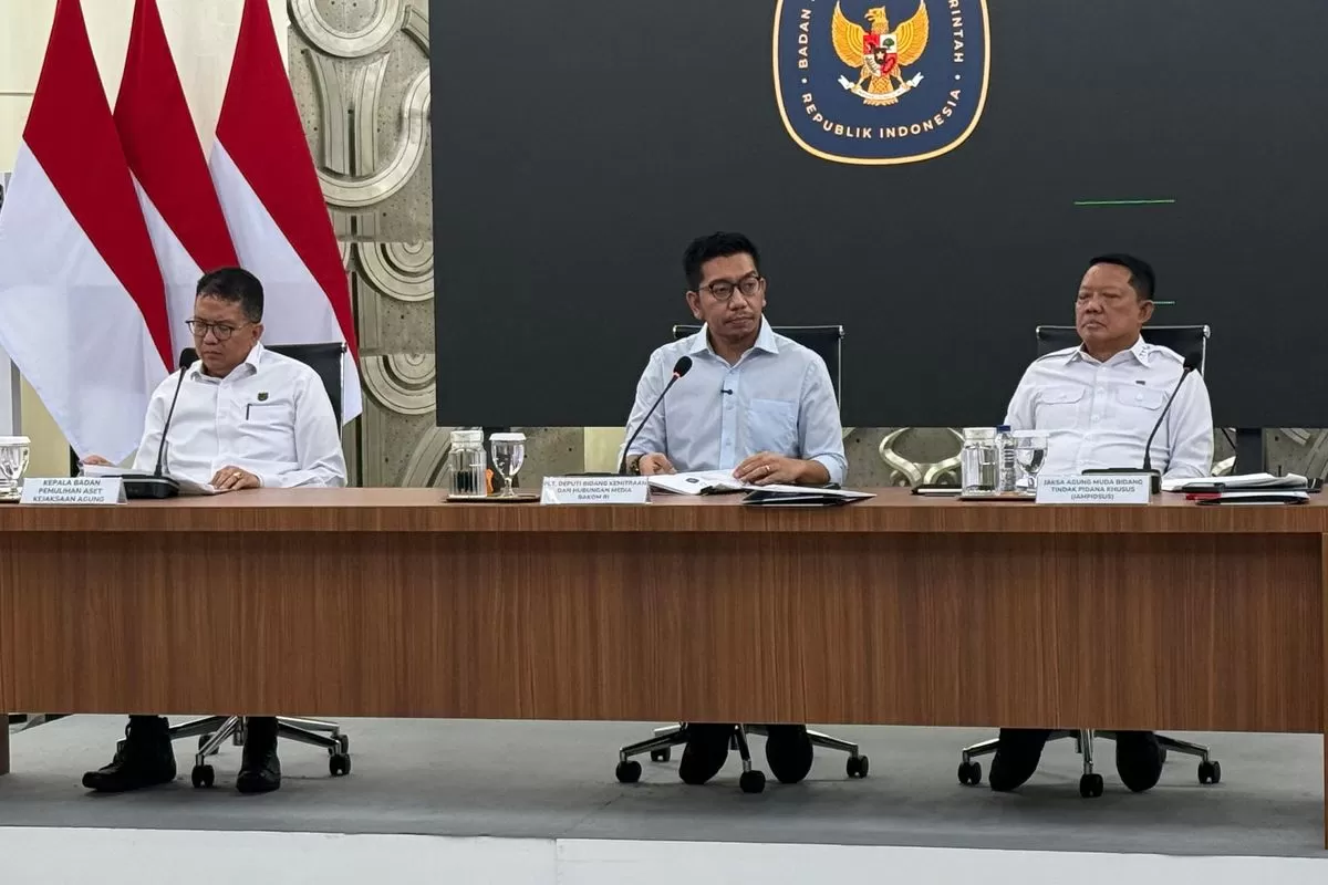 Plt Deputi III Bakom RI Kurnia Ramadhana dalam jumpa pers di kantor Bakom, Jakarta, Rabu (24/6/2026).&nbsp;(f: kompas.com)