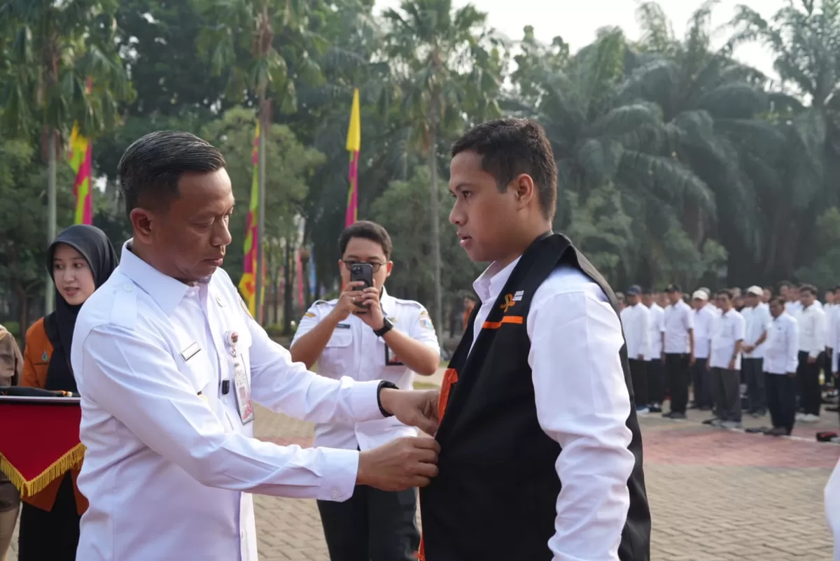 Wali Kota Administrasi Jaktim, Munjirin, melepas 1.812 petugas SE 2026 di halaman Kantor Wali Kota Jakarta Timur, Rabu (24/6/2026). (f: Ist)