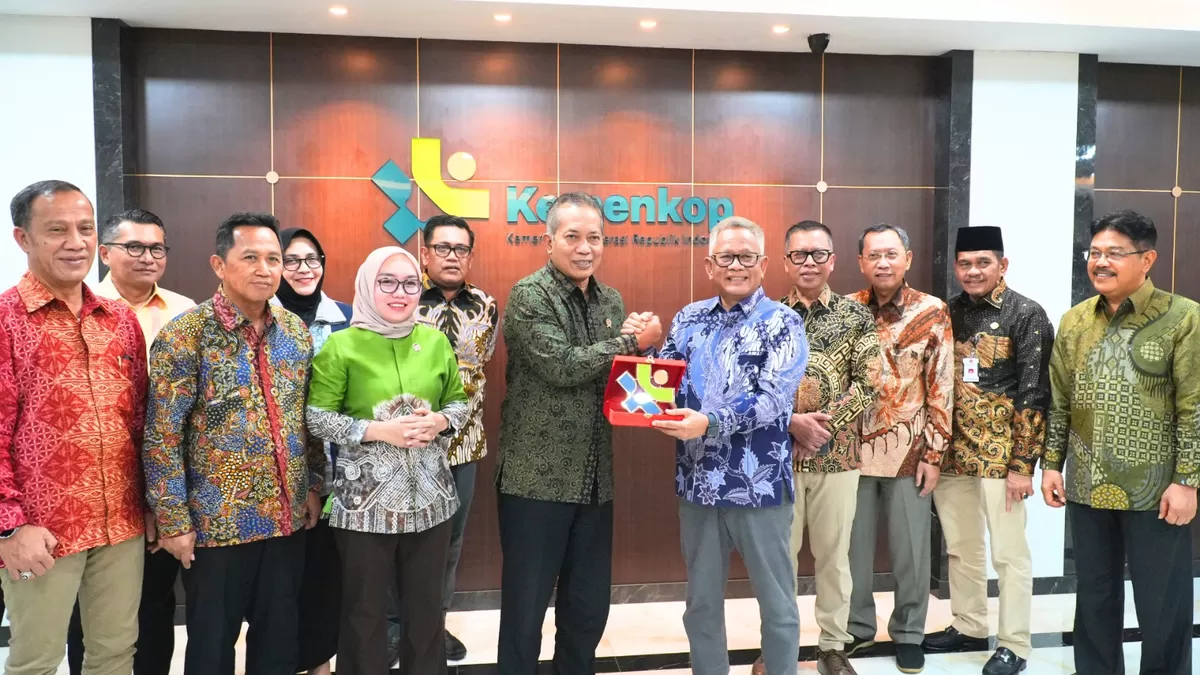 PT Agrinas bersama Kemenkop menandatangani MoU. (f: Ist)