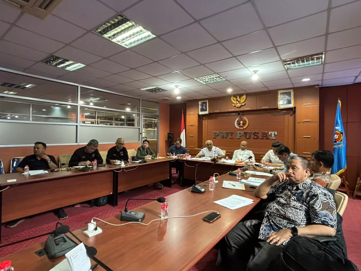 Rapat pembahasan KTA Biasa dan peningkatan status keanggotaan yang dipimpin Ketua Umum PWI Pusat, Akhmad Munir, di Kantor PWI Pusat, Jakarta, Kamis (9/7/2026). (f: Ist)