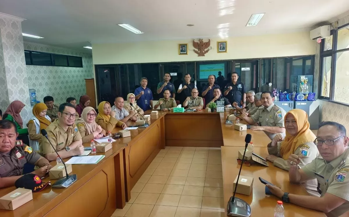Pokja Persatuan Wartawan Indonesia (PWI) Wali Kota Jakarta Timur melakukan audiensi dengan jajaran Pemerintah Kecamatan Cakung, Senin (13/7/2026).
