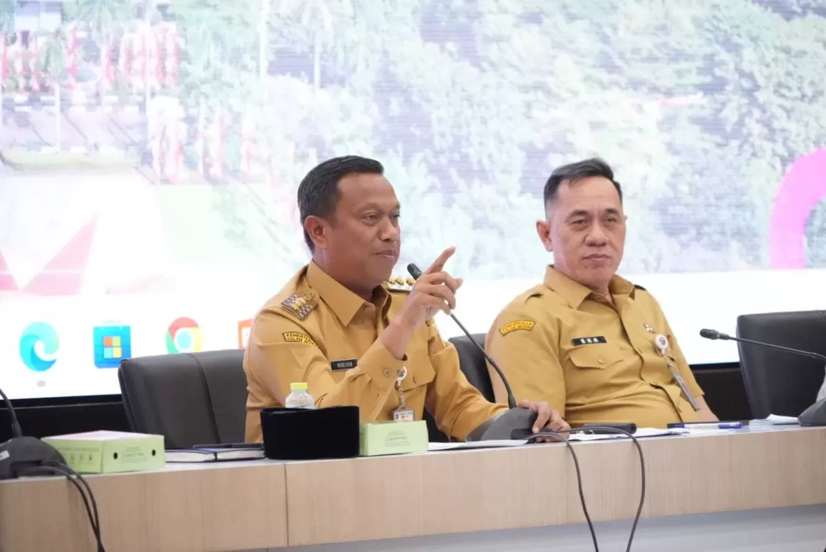 Wali Kota Administrasi Jakarta Timur, Munjirin, memimpin Rapat Monitoring dan Evaluasi Lanjutan Penanganan Sampah di Ruang Sri Gunting, Lantai 2 Kantor Wali Kota Jakarta Timur, Selasa (14/7/2026). (f: Ist)