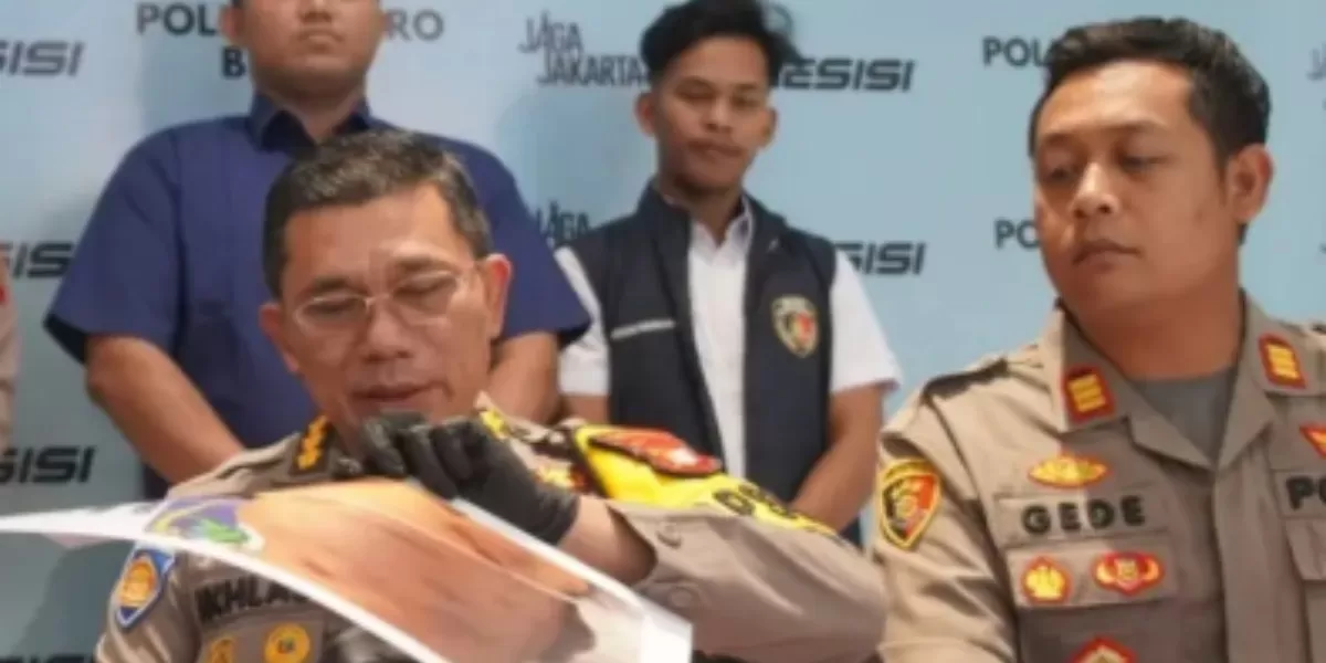 Menyoroti kasus dugaan penganiayaan ibu tiri terhadap anaknya di Bekasi, Jawa Barat yang kini tengah menyita perhatian publik di media sosial. (f: Instagram.com/@beritacikarang)