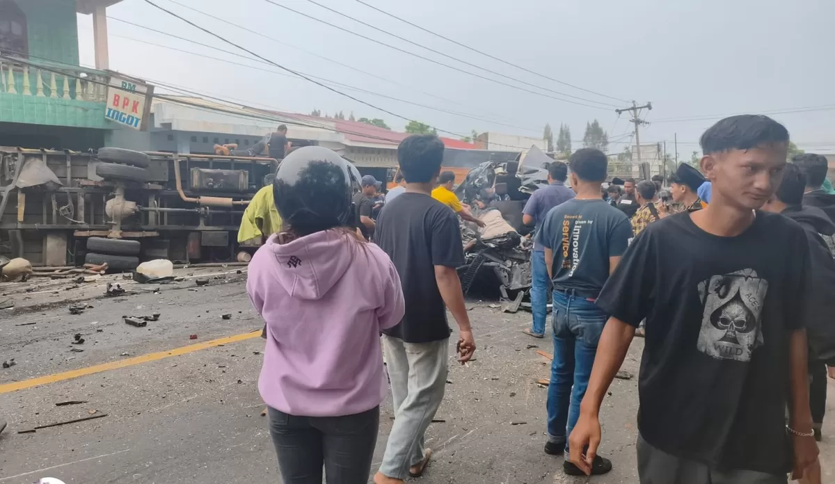Kecelakaan beruntun di Sibolangit. (f: Ist)
