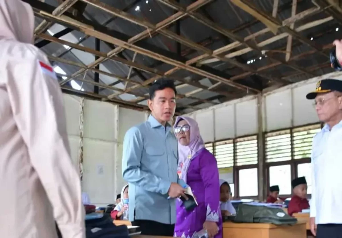 Wapres Gibran Rakabuming Raka mengunjungi SDN 016 Serusa Parit Aman, Kabupaten Rokan Hilir (Rohil), Riau, Jumat (17/7/2026). (f: Ist)