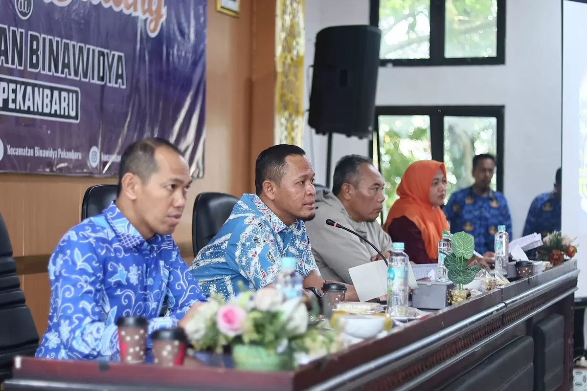 Walikota Pekanbaru Agung Nugroho menggelar Coffe Morning bersama seluruh camat se-Kota Pekanbaru, di Kantor Camat Binawidya, Jalan HR Soebrantas. (f: Ist)