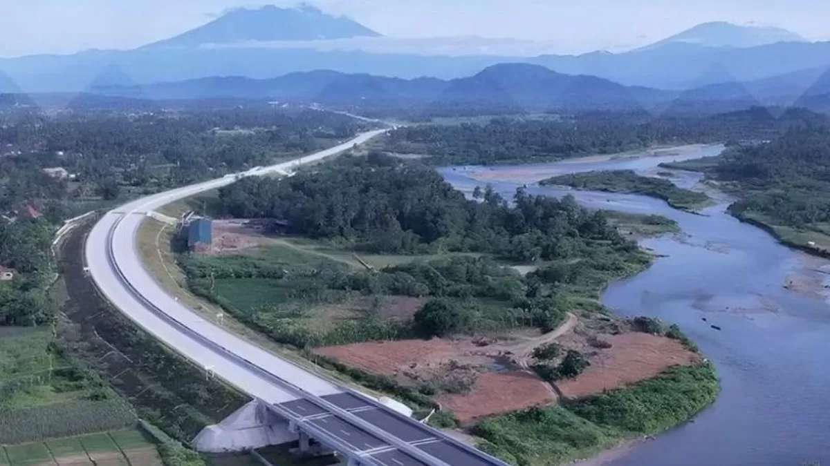 Jalan Tol Padang - Pekanbaru ruas Padang - Sicincin, salah satu tuas Jalan Tol Trans Sumatera (JTTS) yang dikelola Hutama Karya. (f: padangkita.com)
