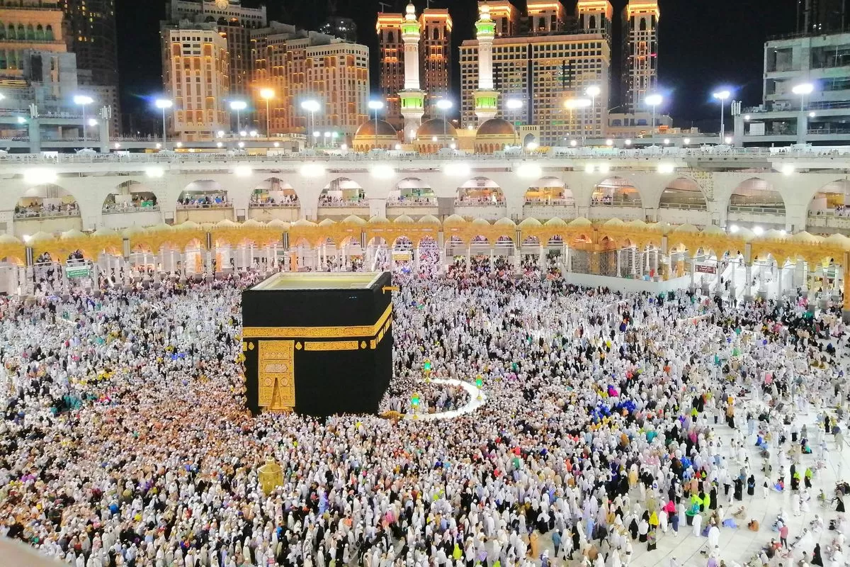 Ilustrasi ibadah umrah. (f: kompas.com)