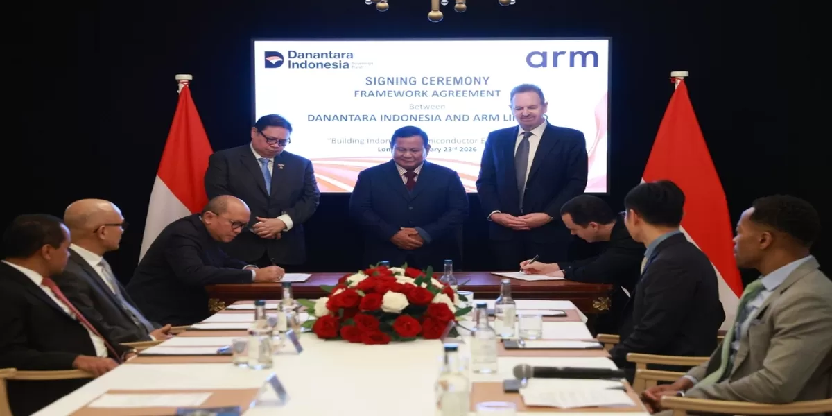 Presiden Republik Indonesia Prabowo Subianto menyaksikan penandatanganan kerangka kerja antara Danantara dan Arm Limited di London, Inggris, Senin (23/2/2026) waktu setempat. (Kalimantansatu.com/Dok. Tim Media Presiden Prabowo Subianto)