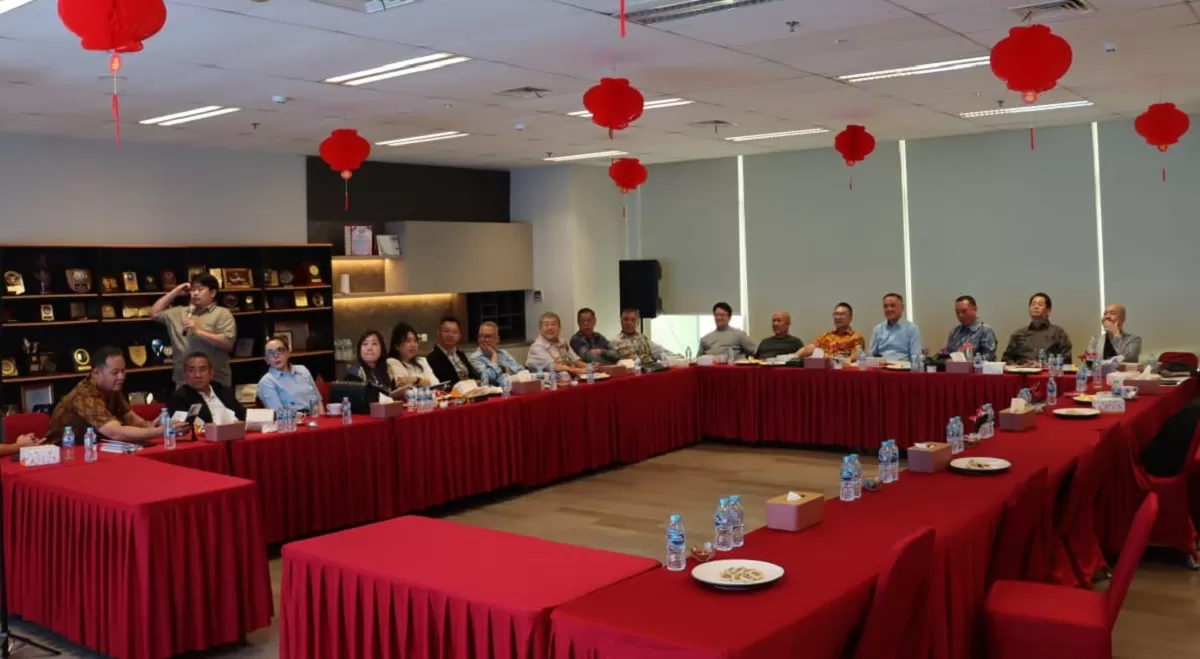 Suasana rapat Panitia Munas VIII PSMTI di Sekretariat PSMTI Pusat, Jakarta, yang membahas progres persiapan, evaluasi pelaksanaan, serta penguatan sinergi pengurus pusat dan daerah. (Dok. PSMTI)