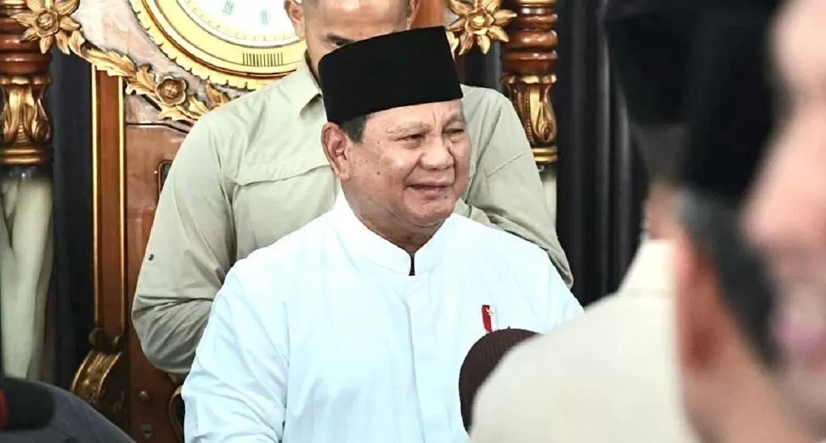 Prabowo memaparkan konsep KDKMP yang mengintegrasikan layanan sembako, simpan pinjam, apotek desa, gudang logistik, dan cold storage dalam satu kawasan. (Dok. Facebook.com @PrabowoSubianto)