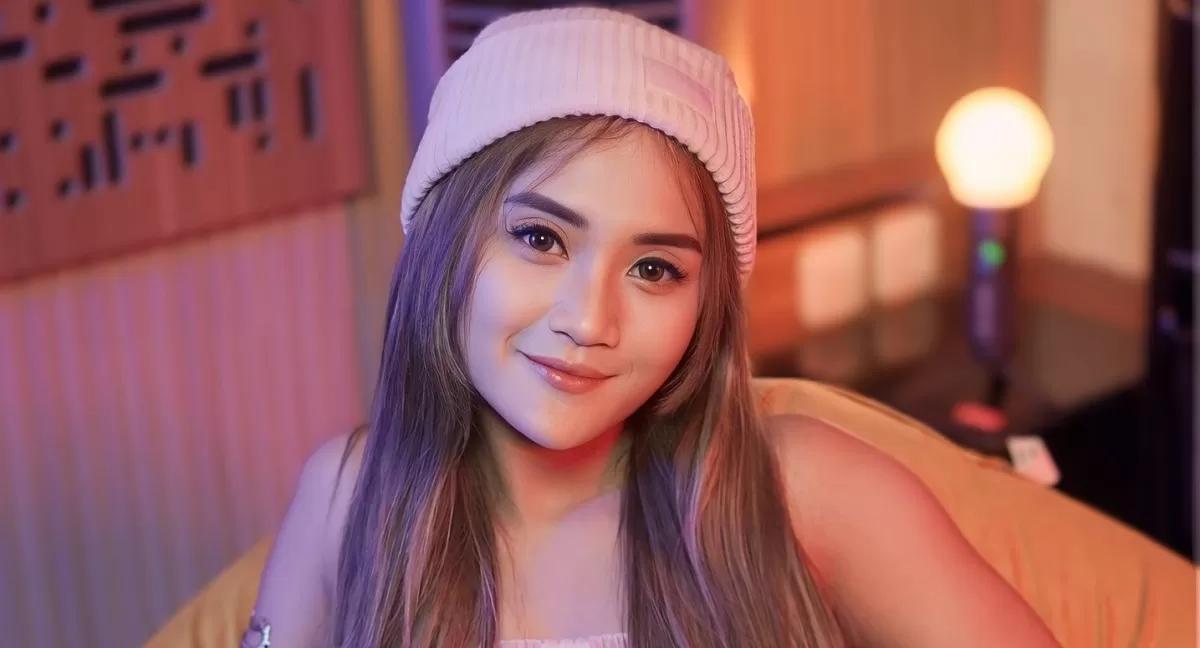Icha Chellow dan Mala Agatha dilaporkan karena video "Gapapa" yang dinilai pelapor mengandung lirik vulgar dan tidak senonoh. (Instagram.com @mala.agatha)