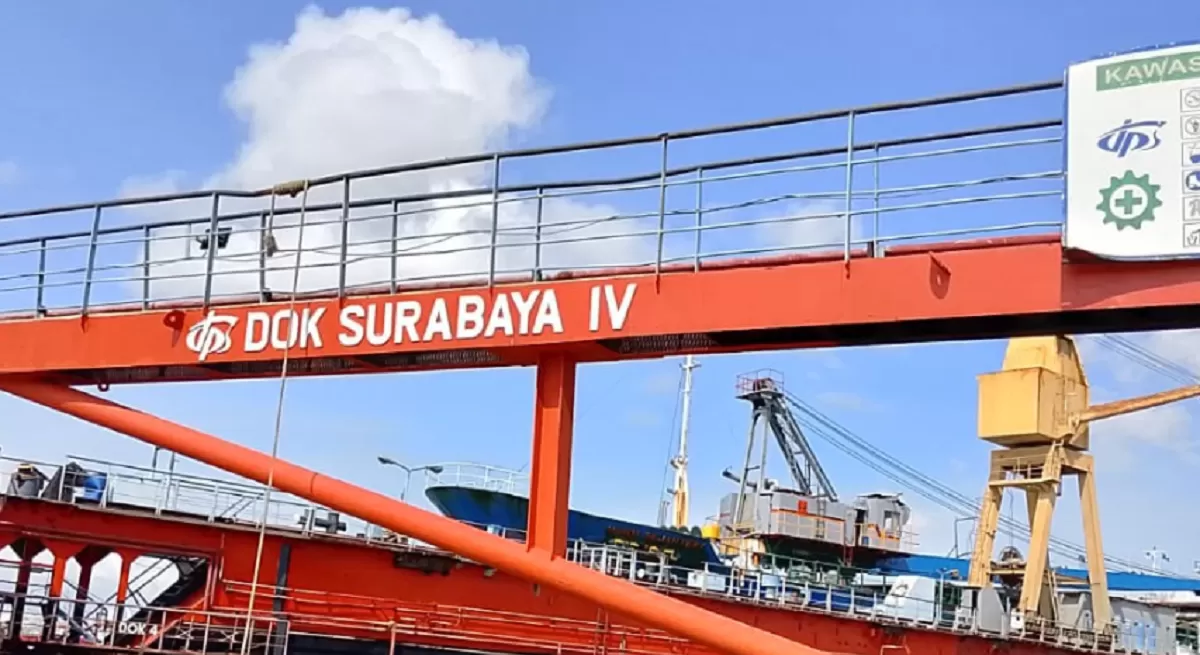 Pailitnya korporasi Dok dan Perkapalan Surabaya memicu perhatian pelaku industri yang meminta pemerintah memperkuat industri galangan kapal nasional melalui kebijakan berkelanjutan. (Instagram.com @dok_sby1910)