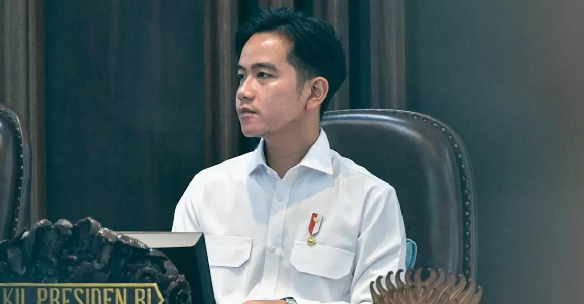 Wapres Gibran Rakabuming Raka mendengarkan langsung tuntutan warga agar pemerintah segera menyelesaikan konflik di Candi Muaro Jambi. (Facebook.com @Gibran Rakabuming)