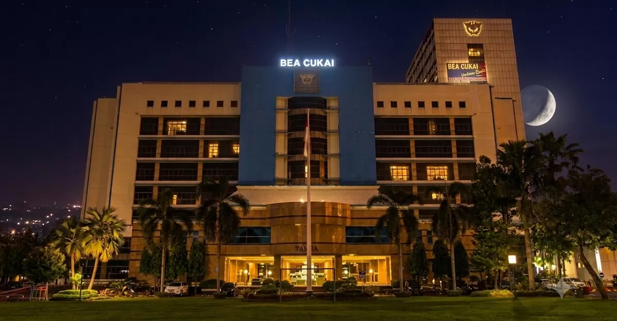 BPK menyoroti proses pengembalian penerimaan negara di Direktorat Jenderal Bea Cukai (DJBC) yang belum sepenuhnya terhubung dengan data piutang debitur. (Dok. beacukai.go.id/Kreasi Gemini AI)