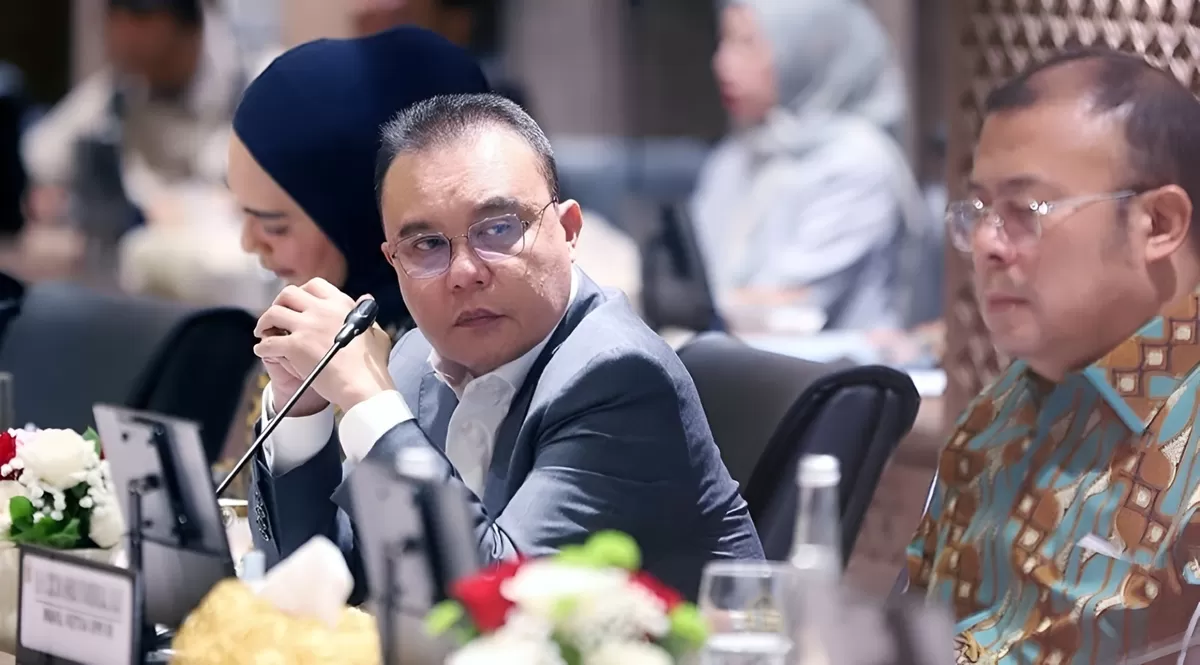 Wakil Ketua DPR RI, Sufmi Dasco Ahmad pimpin rapat bersama Kementerian lain membahas Perpres untuk ojol. Foto : DPR RI (hasim/suara buruh)