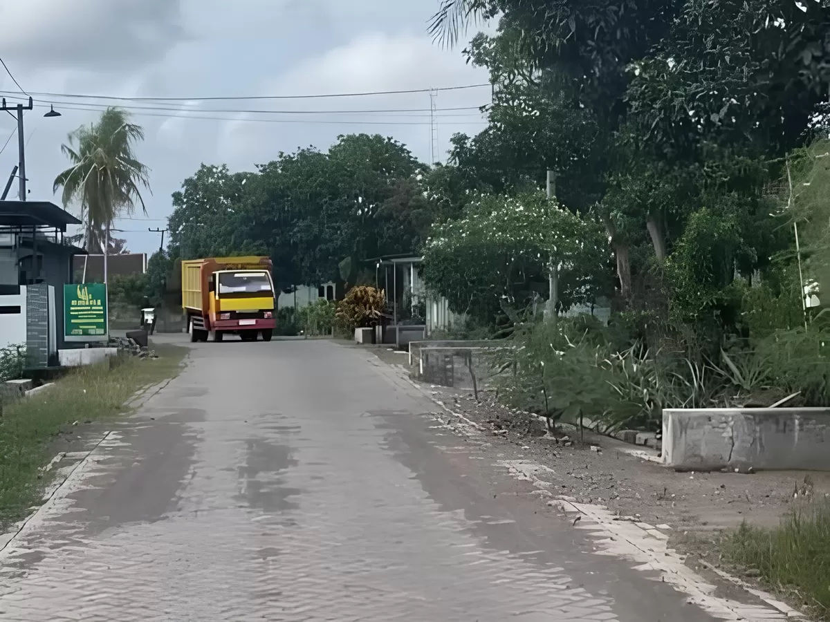 Akses Warga Petak 56 Kian Nyaman, PT BSI Paving Jalan Sepanjang 1,2 Kilometer