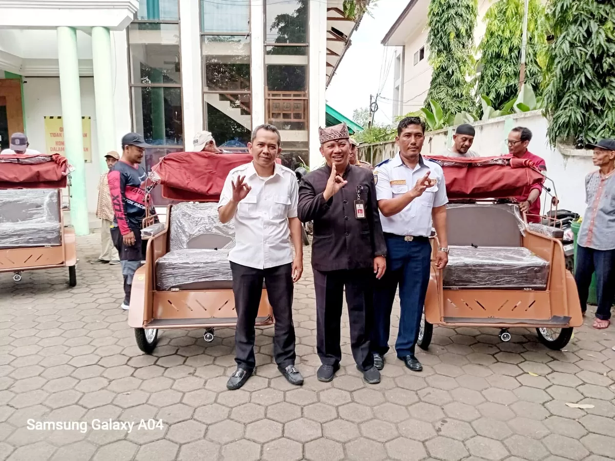 Sosialisasi Bantuan Presiden Prabowo dan Pelatihan Pengoperasian Becak Listrik 