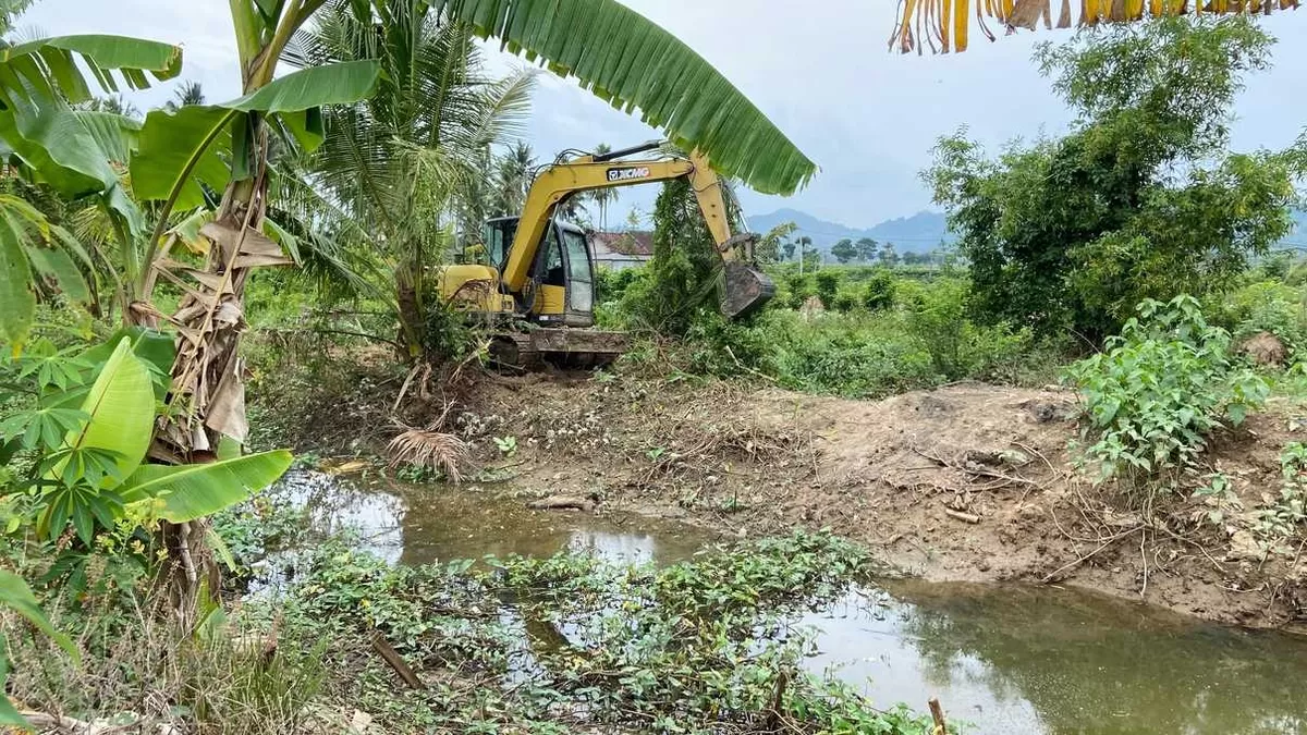 Didukung PT BSI, Pemdes Sumberagung Normalisasi Sungai Roworejo
