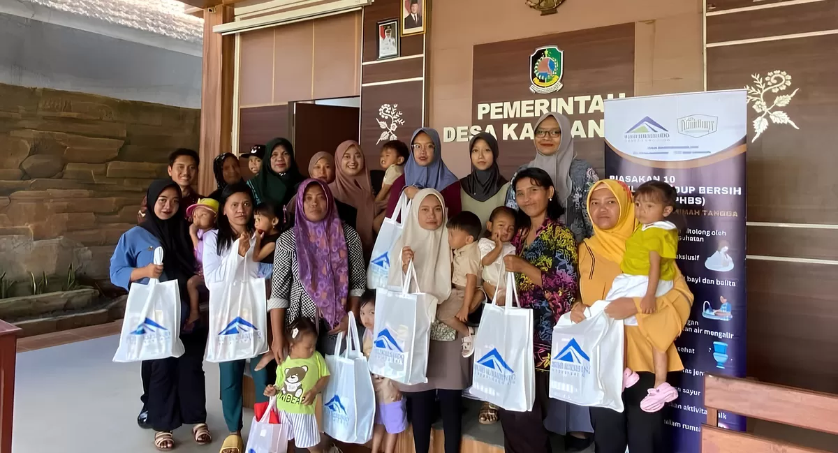 BANYUWANGI &ndash; Sebagai wujud komitmen dalam meningkatkan kualitas kesehatan masyarakat di wilayah operasional, perusahaan tambang emas PT Bumi Suksesindo (PT BSI) menyalurkan bantuan susu bagi balita dan ibu hamil di Desa Kandangan, Kecamatan Pesanggaran, Banyuwangi, Jawa Timur.  Pemberian bantuan yan